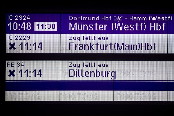 Railway display board with train change rounds at the main station, Witten, North Rhine-Westphalia, Germany, Europe