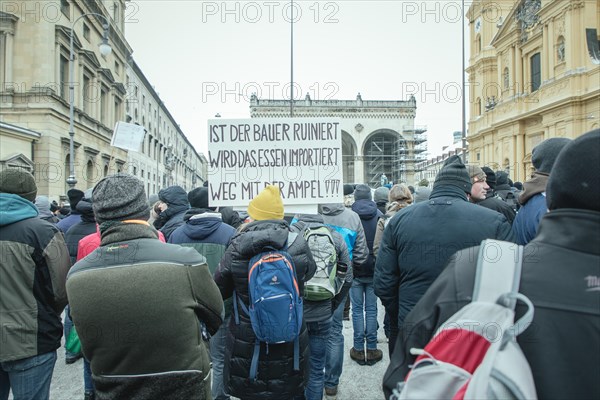Demonstrators at the central rally, farmers' protest, Odeonsplatz, Munich, Upper Bavaria, Bavaria, Germany, Europe
