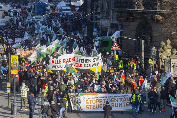 Thousands of people demonstrate on Schlossplatz in Dresden and then march through the city centre. Flags of the former Kingdom of Saxony can be seen, often carried by supporters of the small right-wing extremist party (approx. 1000 members) Free Saxony. The demonstration was organised by the Free Saxons, Dresden, Saxony, Germany, Europe