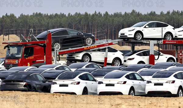 Tesla Y models produced in the Tesla Giga Factory are loaded onto car transporters, Gruenheide, 12 November 2022