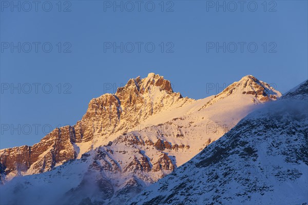 Alpenglow over the mountain Gran Serra at sunset, Gran Paradiso National Park in the Valle d'Aosta, Italy, Europe