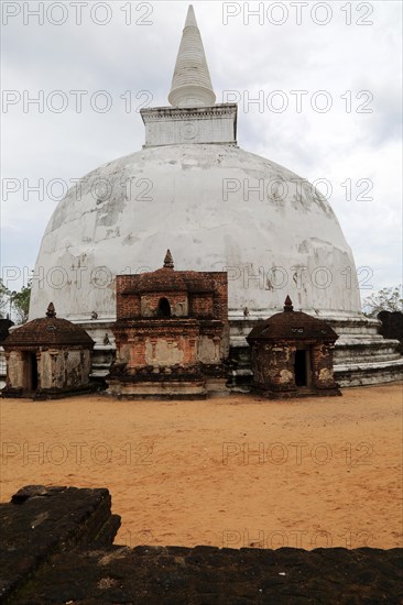 UNESCO World Heritage Site, the ancient city of Polonnaruwa, Sri Lanka, Asia, Alahana Pirivena complex, Kili Vihara stupa, Asia