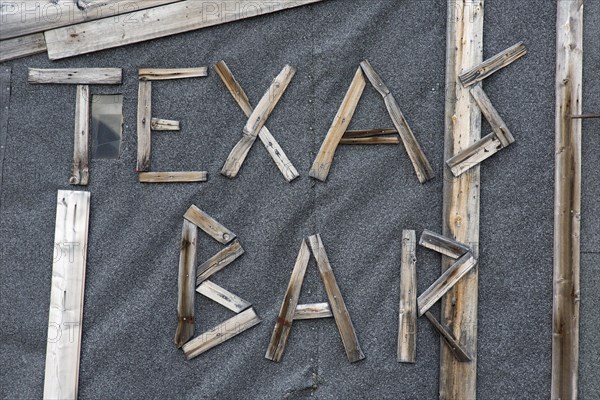 Texas Bar, old fur trapper cabin at Worsleyhamna, Liefdefjorden, Liefdefjord, Svalbard, Spitsbergen, Norway, Europe