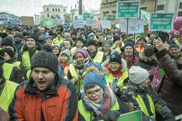 Demonstrators at the central rally, farmers' protest, Odeonsplatz, Munich, Upper Bavaria, Bavaria, Germany, Europe