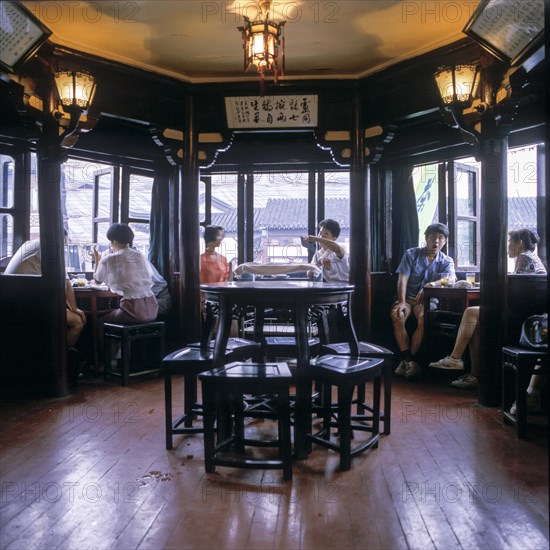 Yu Yuan teahouse in Yu Garden built in 1559 by Pan YÇ”nduan, Shanghai, China, Asia