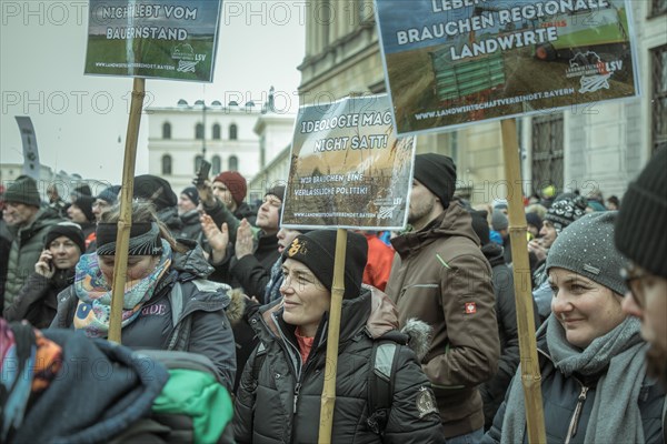 Demonstrators at the rally, farmers' protest, Odeonsplatz, Munich, Upper Bavaria, Bavaria, Germany, Europe