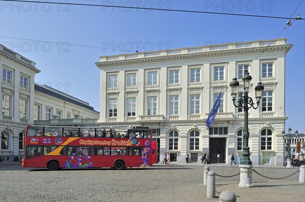 Double decker bus in front of the Musee Magritte Museum, MMM at the Place Royale, Royal Square, Koningsplein in Brussels, Belgium, Europe