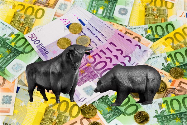 Bull and bear, symbolic figures of the stock market, Studio