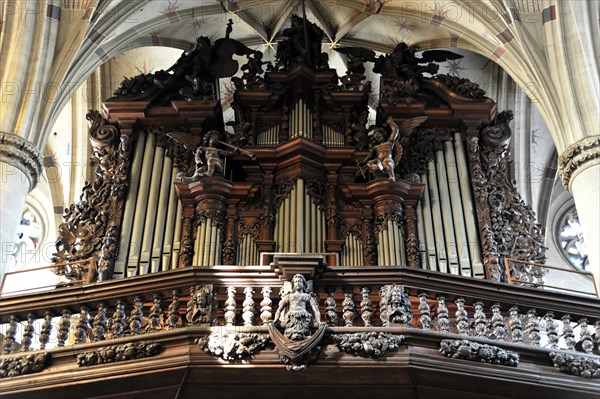 Organ, Heilig-Kreuz-Muenster, start of construction around 1315, Schwaebisch Gmuend, Baden-Wuerttemberg, Germany, Europe