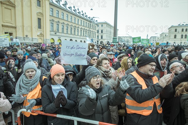 Demonstrators at the rally, farmers' protest, Odeonsplatz, Munich, Upper Bavaria, Bavaria, Germany, Europe