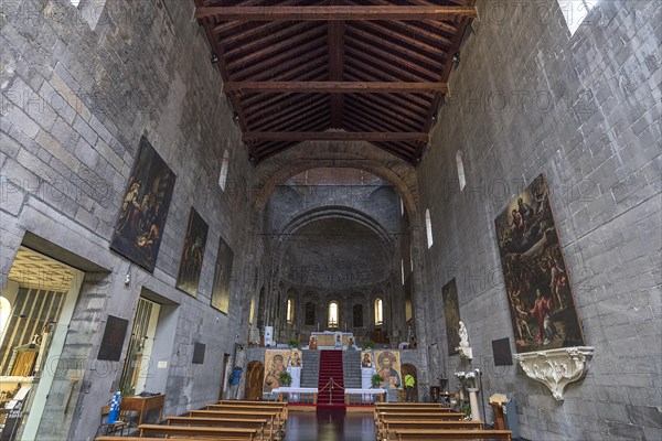 Interior of the church Parrocchia Abbazia di San Stefano, consecrated in 972, Piazza Santo Stefano, 2, Genoa, Italy, Europe