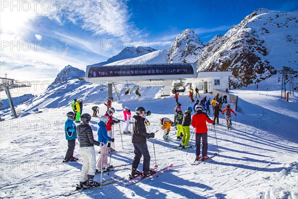 Seiterkar chairlift, Tiefenbachferner glacier ski area, Soelden, Tyrol