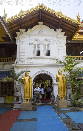 Gangaramaya Buddhist Temple, Colombo, Sri Lanka, Asia