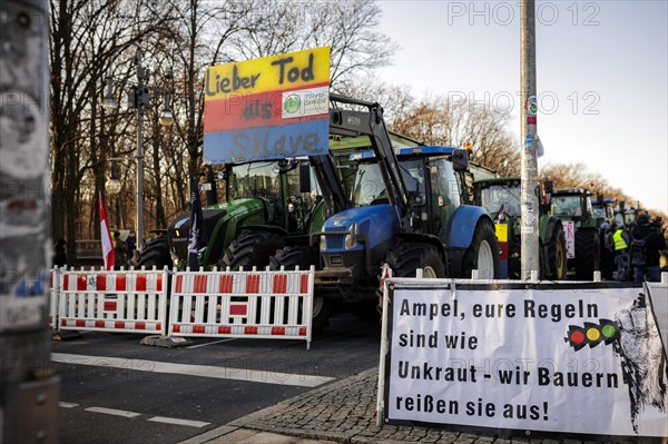 Farmers protest nationwide against the German government's agricultural policy Berlin, 08.01.2024