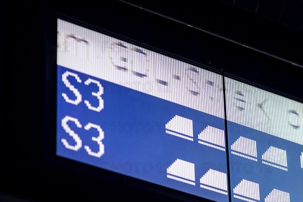 A display board on the S3 reads, S-Bahn affected by GDL strike. Today is the second day of the strike by the train drivers' union GDL, on which train cancellations are to be expected. Berlin, 11.01.2024