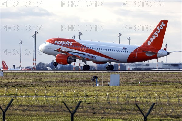 An Airbus A-320 of the airline easyJet takes off at BER Berlin Brandenburg Airport Willy Brandt, Schoenefeld, 28/03/2023