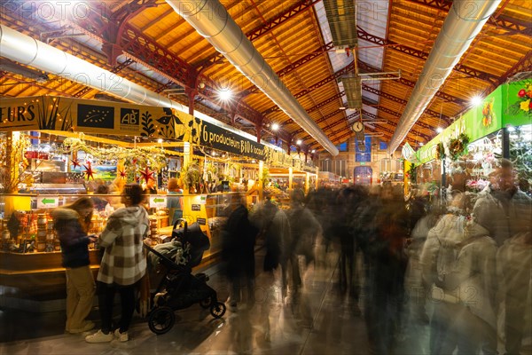 People in the market hall, Little Venice, Petite Venise, Christmas decoration, Der Fischerstaden, Colmar, Alsace, France, Europe