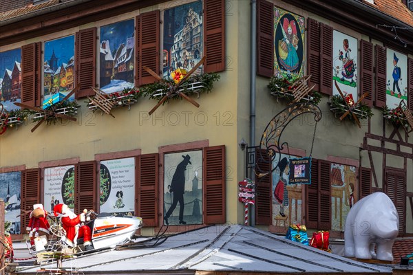 House with Christmas decorations, Little Venice, Der Fischerstaden, Colmar, Alsace, France, Europe