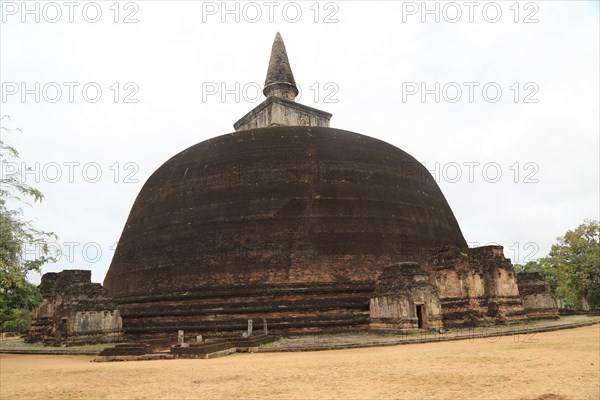 Rankot Vihara stupa UNESCO World Heritage Site, the ancient city of Polonnaruwa, Sri Lanka, Asia