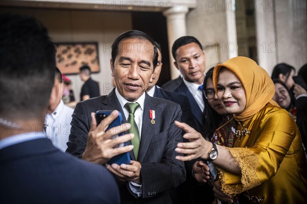 Joko Widodo, the President of Indonesia, takes selfies during a visit to Manila, Philippines 11/01/2024