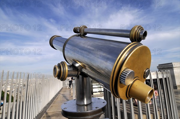 Binoculars, Arc de Triomphe, Arc de Triomphe, Paris, France, Europe