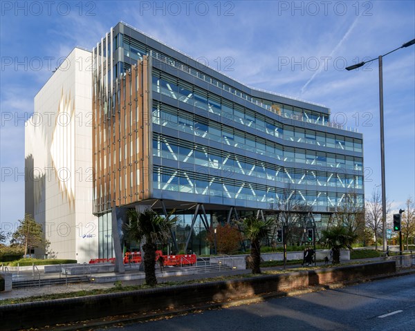 Modern architecture SSE office building, Forbury Place, Reading, Berkshire, England, UK