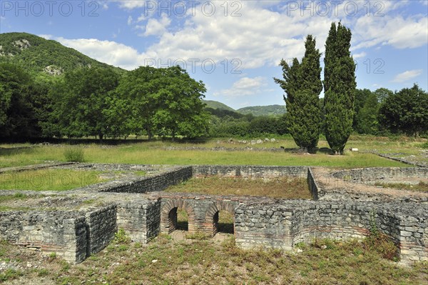 Archeological site showing Roman ruins at Saint-Bertrand-de-Comminges, Pyrenees, France, Europe