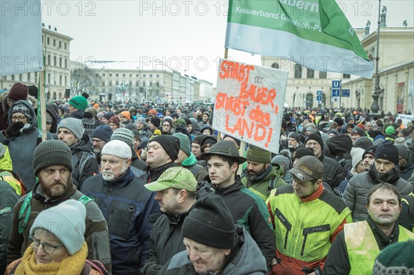 Demonstrators at the central rally, farmers' protest, Odeonsplatz, Munich, Upper Bavaria, Bavaria, Germany, Europe