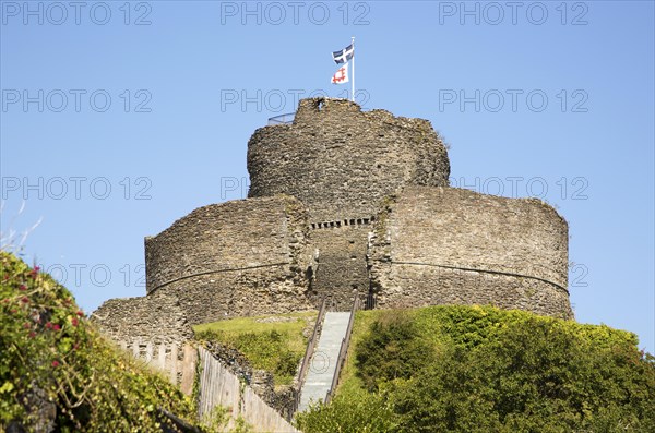Cornish and English Heritage flags over the castle, Launceston, Cornwall, England, UK