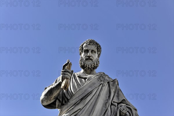 Statue of St Peter with key in detail in front of St Peter's Church, St Peter's Square, Old Town, Vatican City, Italy, Europe