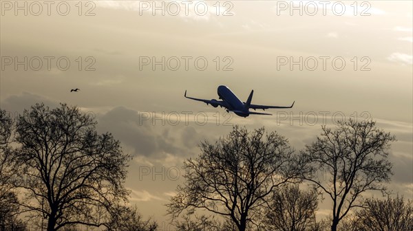 An Airbus A-320 takes off at BER Berlin Brandenburg Airport Willy Brandt, Schoenefeld, 28/03/2023