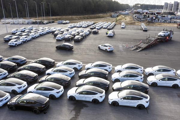 Tesla Y models produced in the Tesla Giga Factory are loaded onto car transporters, Gruenheide, 12 November 2022