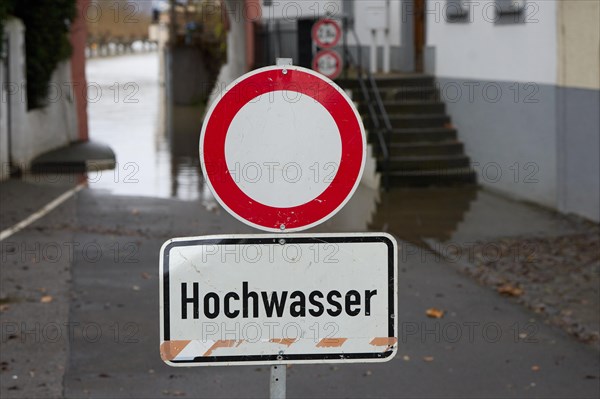 A riverside road in Leutesdorf is closed due to the flooding of the Rhine. Leutesdorf, Rhineland-Palatinate, Germany, Europe