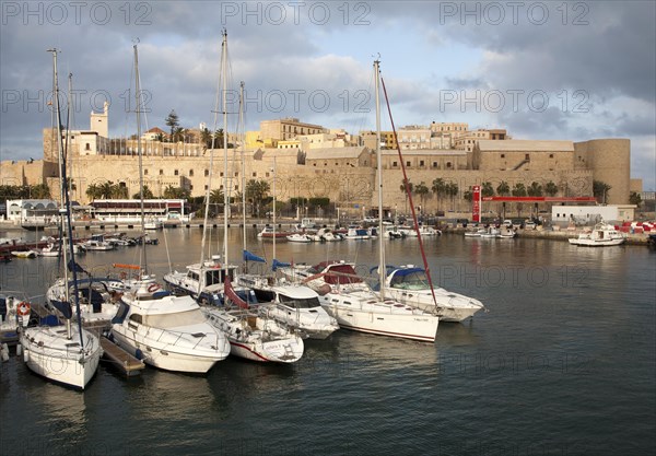 Yachts in harbour and old walled fortress Melilla la Vieja, Melilla, Spanish territory in north Africa, Spain, Europe