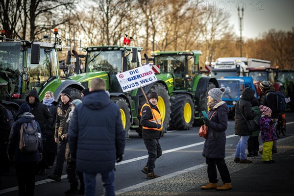 Farmers protest nationwide against the German government's agricultural policy Berlin, 08.01.2024