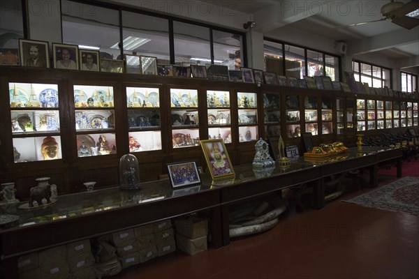 Gangaramaya Buddhist Temple, Colombo, Sri Lanka, Asia