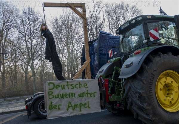 Germany, Berlin, 08.01.2024, Protest by farmers in front of the Brandenburg Gate, nationwide protest week against the policies of the traffic light government and cuts for farms, gallows, hanged man, Europe