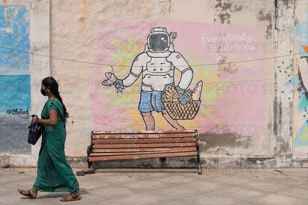 Astronaut with fruit basket and fish, Graffiti, Pondicherry or Puducherry, Tamil Nadu, India, Asia