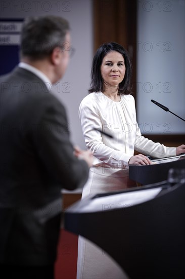 (R L) Annalena Baerbock, Federal Minister for Foreign Affairs, and Xavier Bettel, Foreign Minister of the Grand Duchy of Luxembourg, at a press conference following their talks at the Federal Foreign Office in Berlin, 5 January 2024