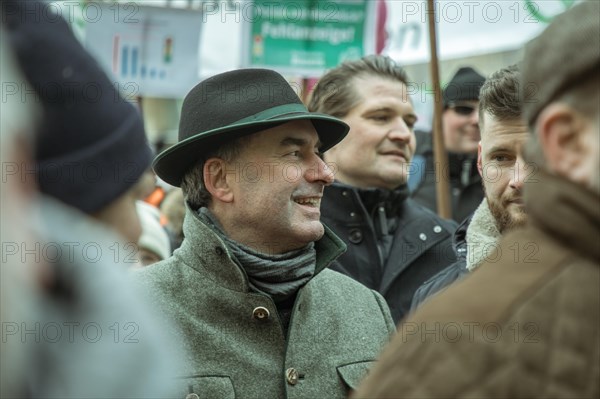 Vice President and Minister of Economic Affairs Hubert Aiwanger at the rally, farmers' protest, Odeonsplatz, Munich, Upper Bavaria, Bavaria, Germany, Europe