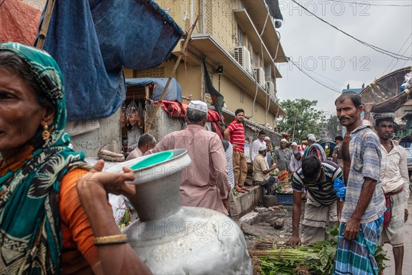 Traders at the Sadarghat jetty on the Buriganga River, Dhaka, Bangladesh, Asia