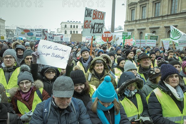 Demonstrators at the rally, farmers' protest, Odeonsplatz, Munich, Upper Bavaria, Bavaria, Germany, Europe