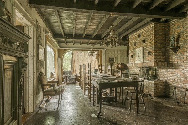 An abandoned, run-down dining room with sparse furnishings and dust, Maison Limmi, Lost Place, Kalken, Laarne, Province of East Flanders, Belgium, Europe