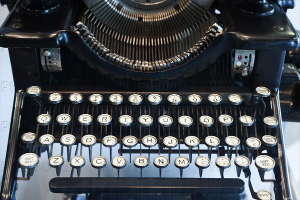 Old typewriter, writing, typing, analogue, history, office history, historical, desk, keys, keyboard, old