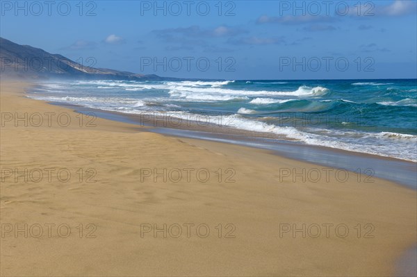 Fuerteventura beach on west coast of Jandia peninsula in front of abandoned village of Cofete with big waves dangerous surf creating strong undercurrent, in the background Atlantic Ocean, Cofete, Jandia, Fuerteventura, Canary Islands, Canary Islands, Spain, Europe