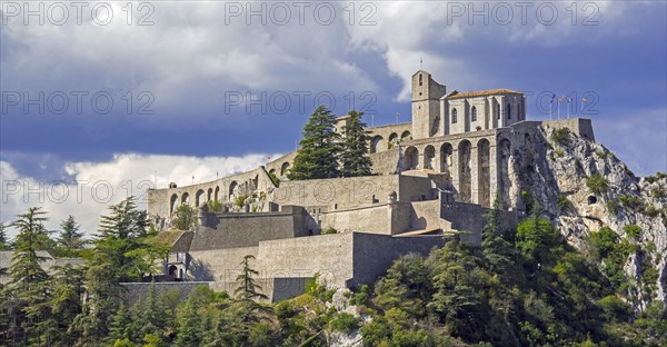 Citadel of the city Sisteron on the banks of the River Durance, Provence-Alpes-Cote d'Azur, Alpes-de-Haute-Provence, France, Europe