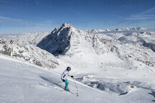 Skiers on the black ski route no. 41 from the Schwarze Schneid to the Seiterkarbahn, Tiefenbachferner, glacier ski area, Soelden, Oetztal, Tyrol