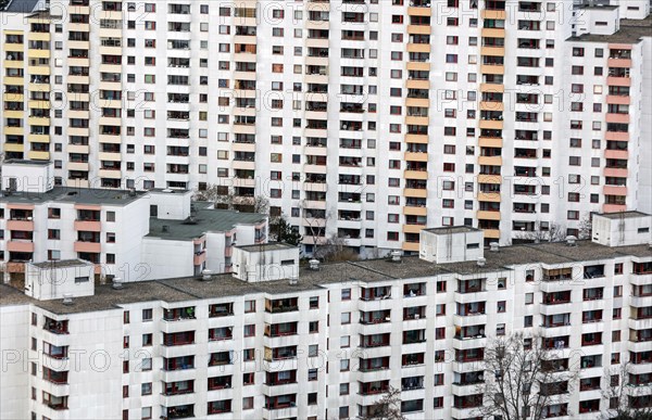 View of a tower block in Gropiusstadt. The rise in rents in German cities has increased again in the past year, Berlin, 16.01.2023