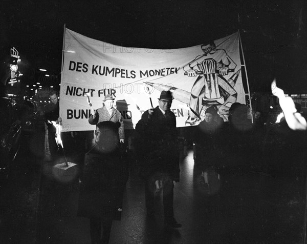 DEU, Germany, Dortmund: Personalities from politics, business and culture from the years 1965-71. Ruhr area. IGBE demonstrates in favour of coal conservation 1965. trade union, Europe