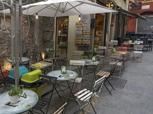 Small restaurant on the historic city wall, Calata Andalo di Negro, 6, Genoa, Italy, Europe